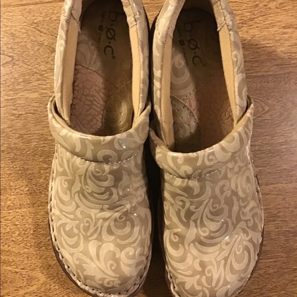 B.O.C. Born Concept Peggy Tan Leather Clogs NWT